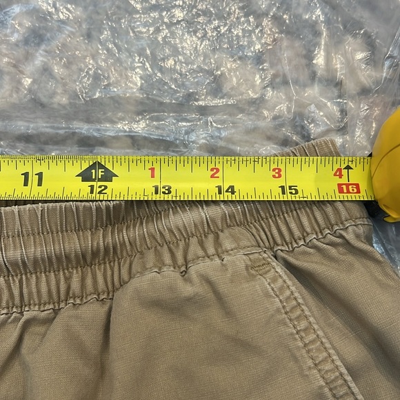 Patagonia men’s Tan Cargo Shorts size 32. - Picture 10 of 13